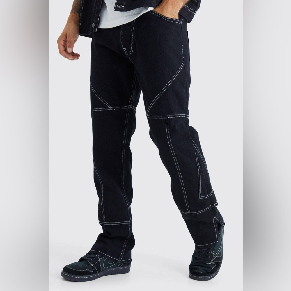 BoohooMAN Straight Rigid Contrast Stitch Zip Hem Jeans in True Black